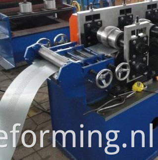  Shutter Door Roll Forming Machine-entry leverling